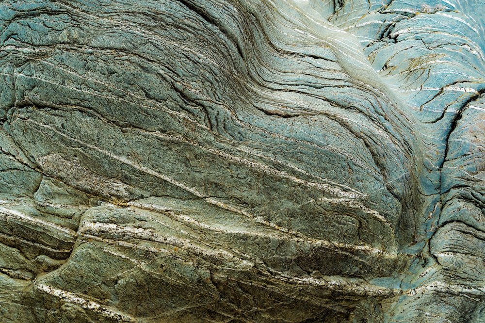 Natuurlijke blauwgroene steen door Studio Meikle