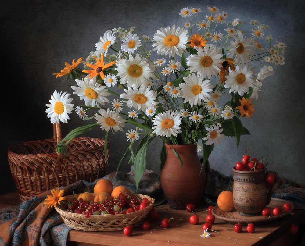 Madeliefjes en zomerfruit door Tatyana Skorokhod