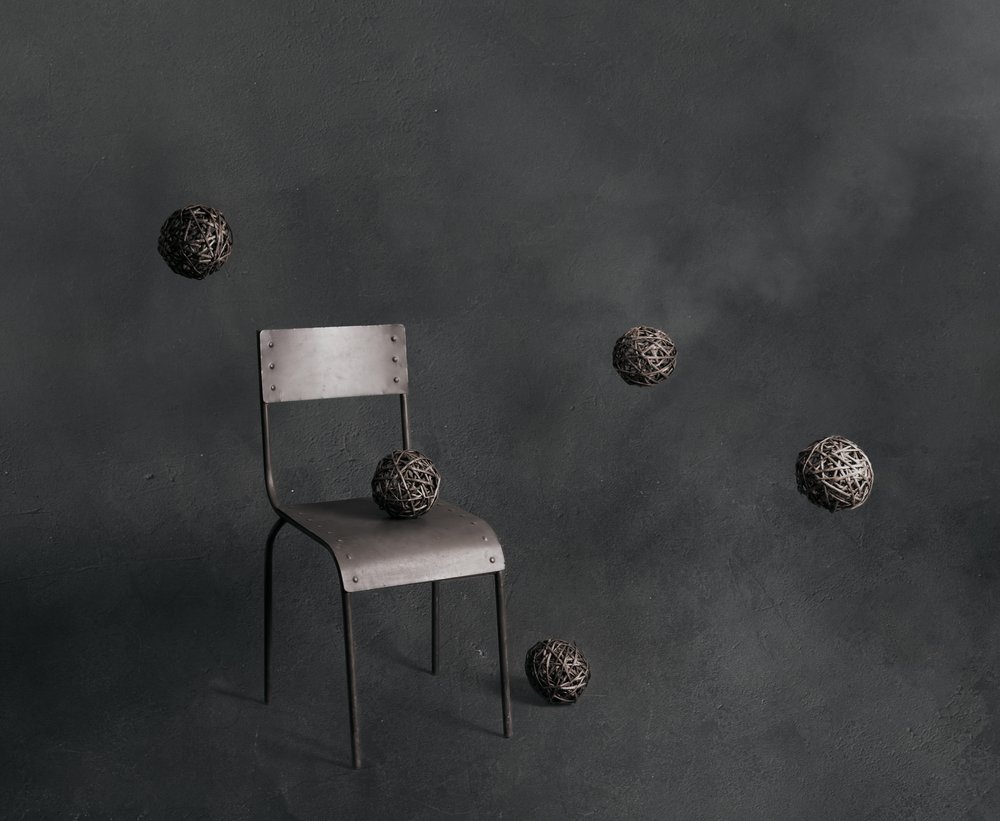 Drijvende rieten ballen en stoel door chenyi wang