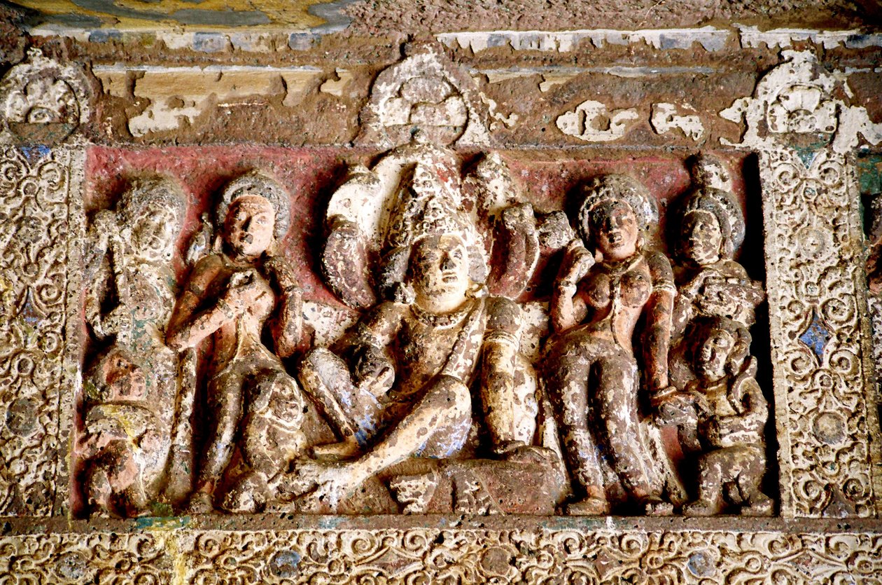Steenbeeldhouwwerk in de Ajanta-grotten, Maharashtra, India. De 29 boeddhistische grotten werden uitgegraven tussen de 2e eeuw v.Chr. en de 1e eeuw n.Chr., en de 4e-7e eeuw n.Chr. maar werden pas ontdekt in 1819 door Unknown