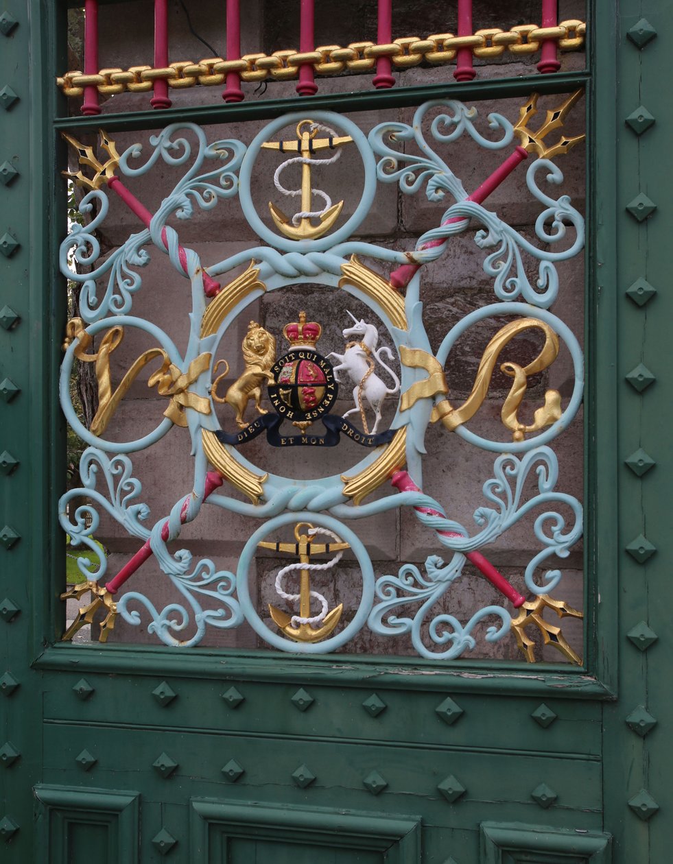 Victoriaanse gietijzeren decoratie van de poort van het voormalige Koninklijke Marinehospitaal, Plymouth door Unbekannt Unbekannt