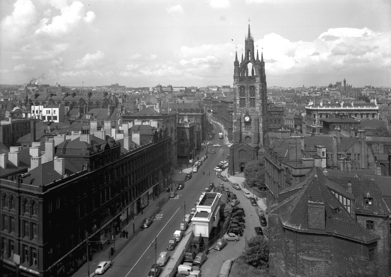 Uitzicht langs St Nicholas Street richting de kathedraal, Newcastle upon Tyne, oktober 1956 door Unbekannt Unbekannt