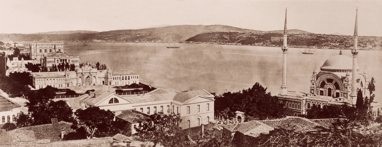 Dolmabahçe Paleis en zijn Theater door Unknown