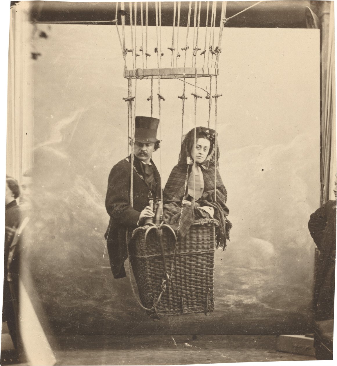 Zelfportret met echtgenote Ernestine in een ballongondel, ca. 1865, gedrukt ca. 1890 (foto) door (1820 1910) Nadar