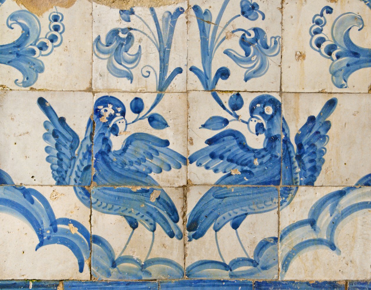 Decoratief Paneel met Duiven met Lelies in hun Snavels, Tarouca, Portugal door Unknown