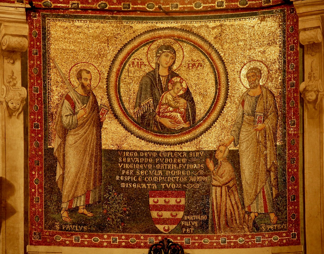 Mozaïek in de apsis met de Maagd en Kind, St. Petrus en St. Paulus door Unknown