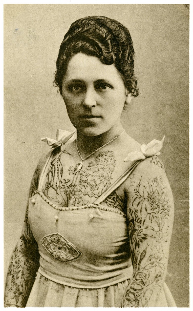 Portret van Margit, de getatoeëerde vrouw, ca. 1910 door Unknown
