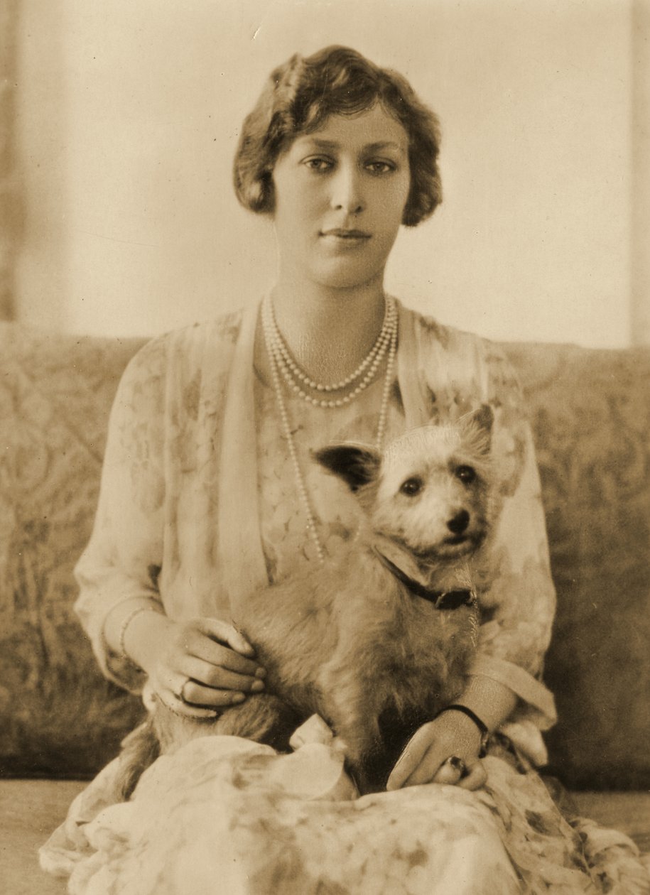 Prinses Mary en haar hond c. 1920 door Unknown