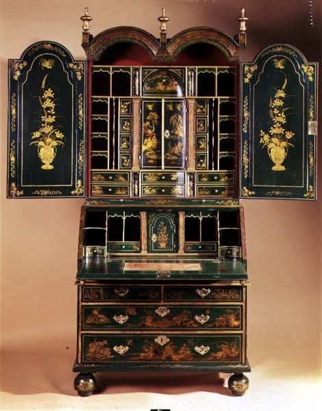Bureaucabinet met geopende bovenkant, ca.1710 door English School