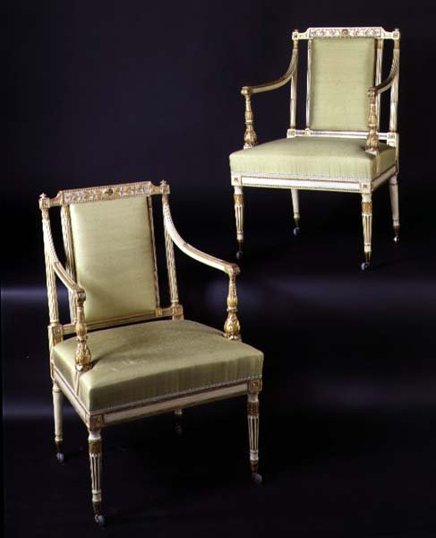 Paar uit een set van tien eetkamerstoelen, gesneden in de Adam stijl, ca.1781 door English School