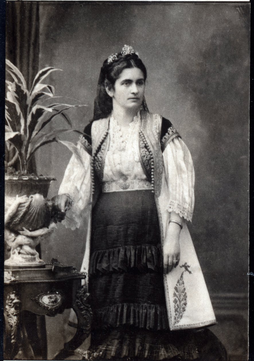 Portret van Milena Vukotic (1847-1923), Prinses van Montenegro door French Photographer