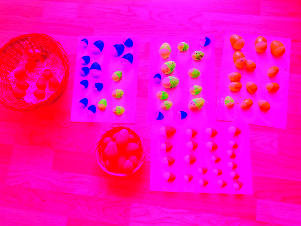 Neon Eieren door Martina Konitzky