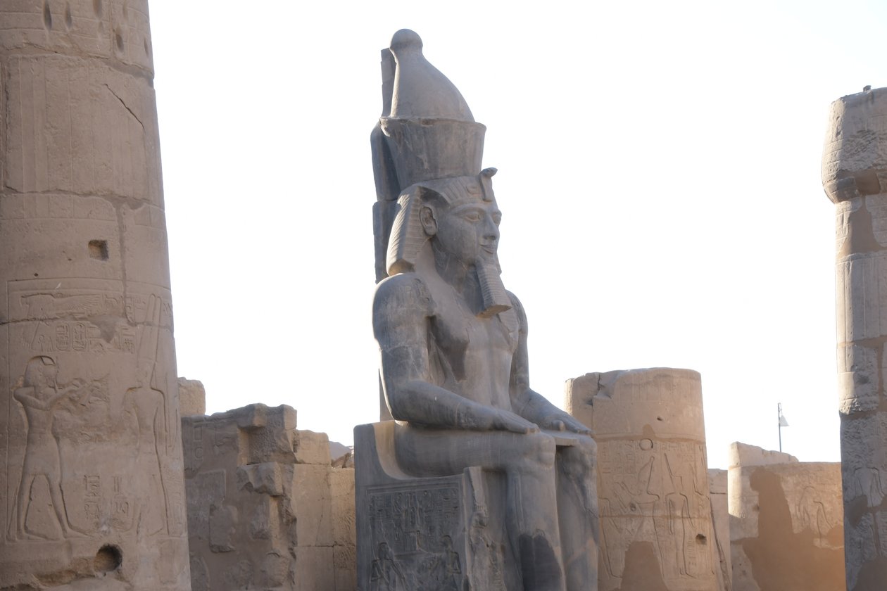 De tempel van Luxor, Oude Egyptische architectuur in Luxor door Albert Mansour