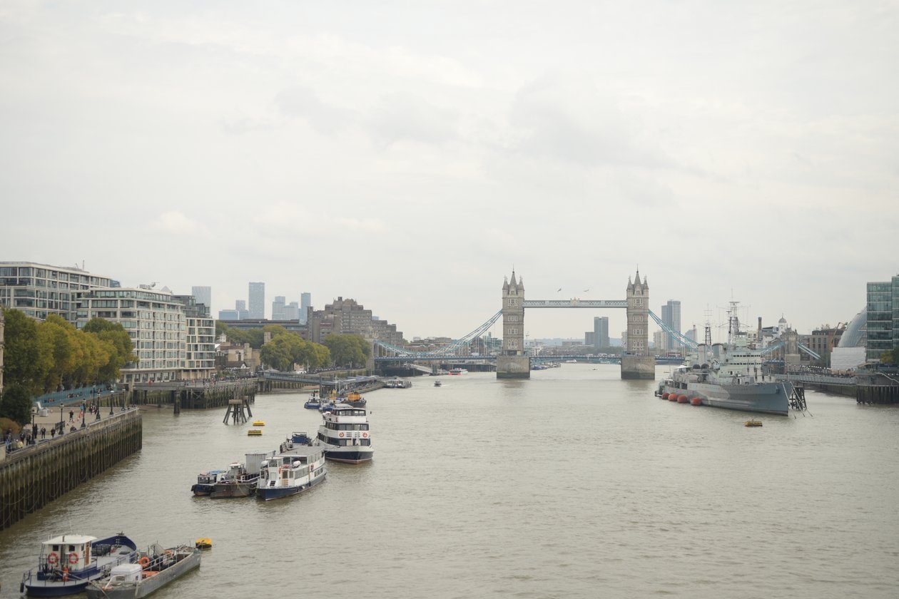 London Bridge over de Theems in het hart van Londen door Albert Mansour