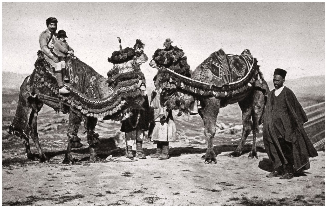 Pelgrims met hun kamelen op weg naar Karbala, Irak, 1925 door A. Kerim