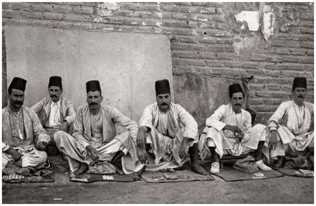 Turkse geldwisselaars, Bagdad, Irak, 1925 door A. Kerim