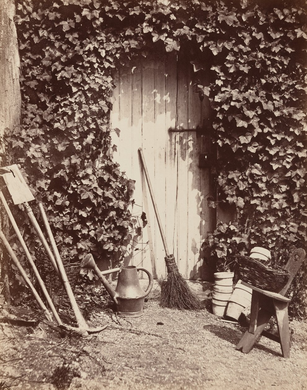 Porte de ferme de Marlotte (Doorway with Garden Implements),c. 1860 (photo) door Abel Briquet