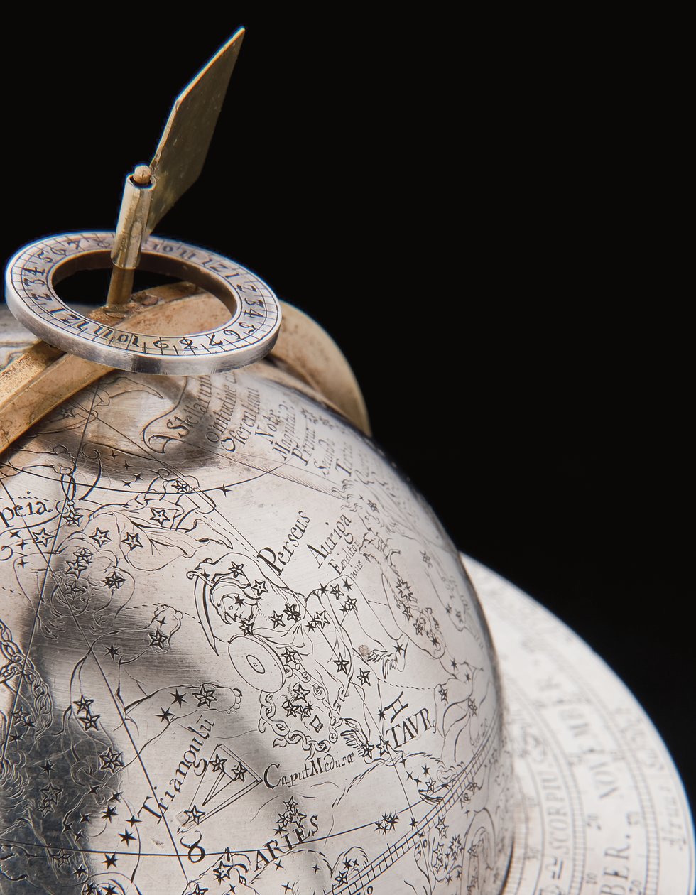 Twee uitzonderlijke aardse en hemelse globes, ondersteund door Hercules en Atlas, Augsburg door Abraham Drentwett