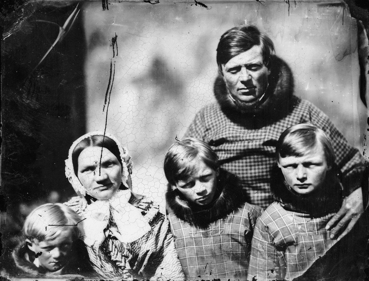 Deense ambtenaar (Hans Elberg) en familie door Admiral Edward Augustus Inglefield