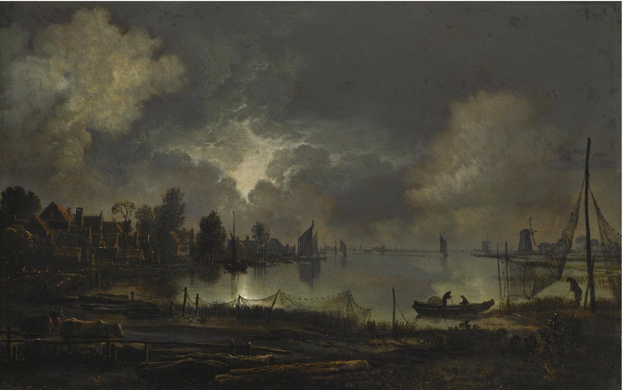 Gezicht op een stad aan een meer bij maanlicht, met netten die te drogen hangen door Aert van der Neer