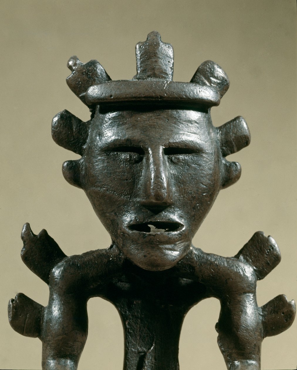 Prehistorie: bronzen krijgersfiguur van de Tresor van Galic (Kostroma, Rusland). 1500 v.Chr. Bronstijd. Moskou, Staats Historisch Museum door Age Bronze
