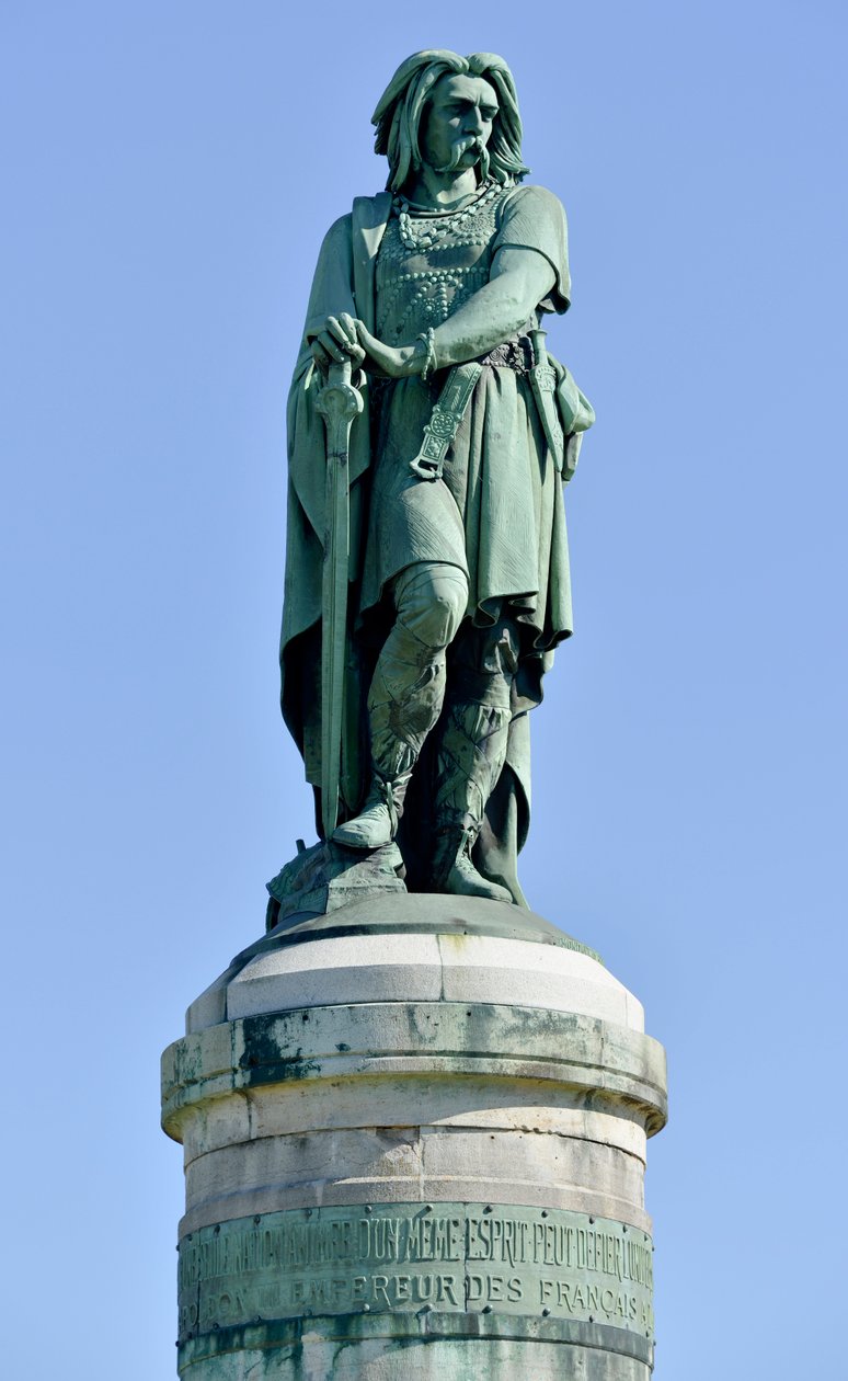 Kolossaal standbeeld van Vercingetorix, Gallische leider door Aime Millet