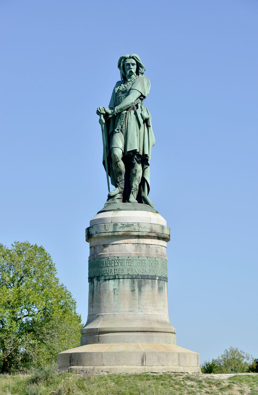 Kolossaal standbeeld van Vercingetorix (72-46 v.Chr.), Gallische leider door Aime Millet