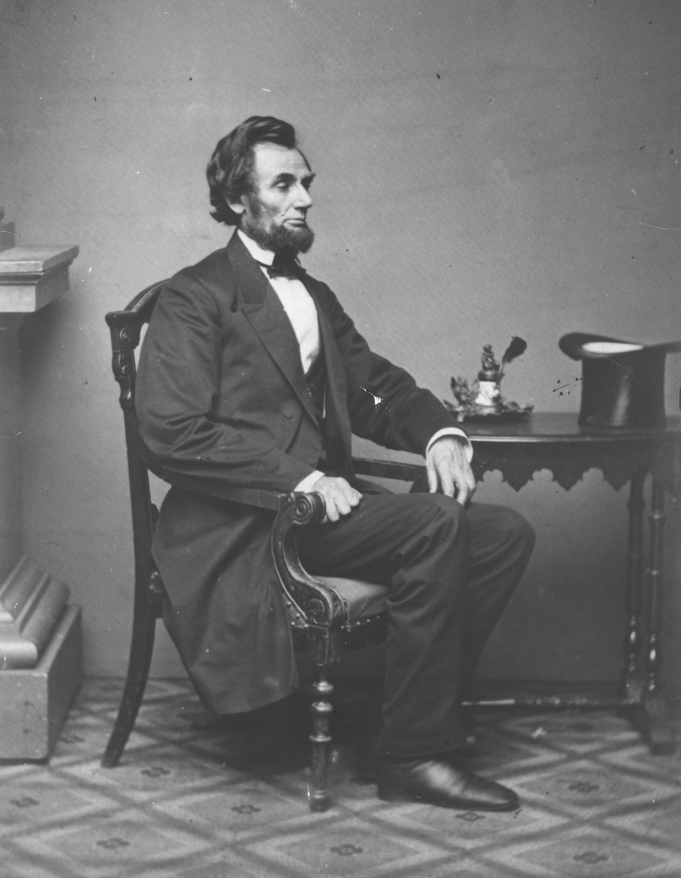 Abraham Lincoln, portret ten voeten uit, zittend, 1861 door Alexander Gardner