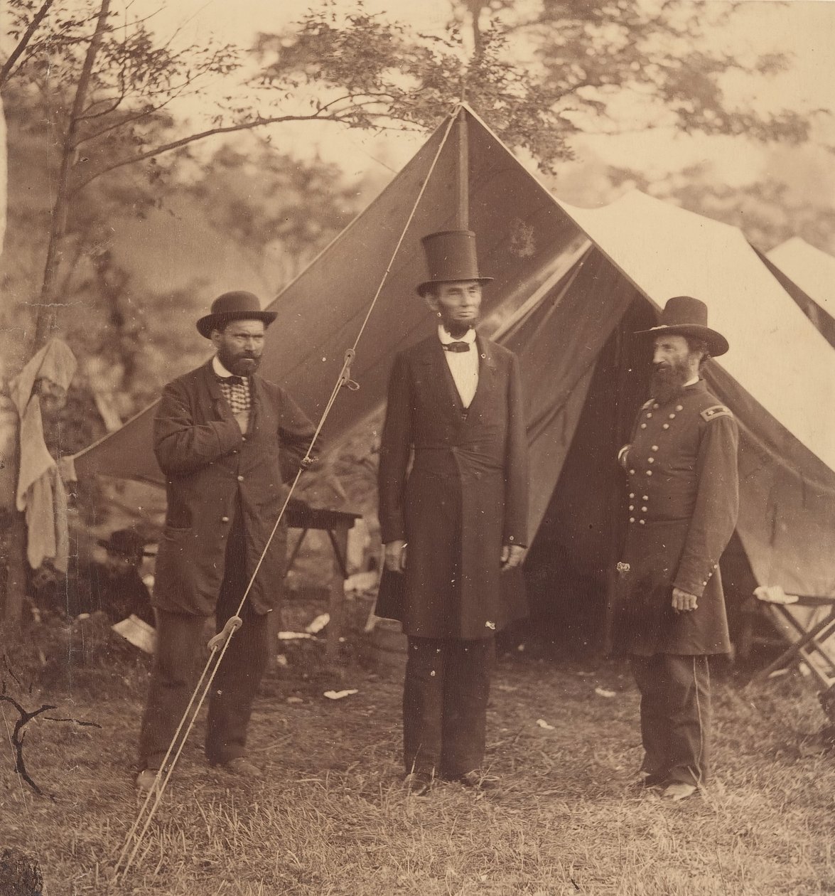 President Abraham Lincoln, Generaal-majoor John A. McClernand en E. J., 3 oktober 1862 door Alexander Gardner