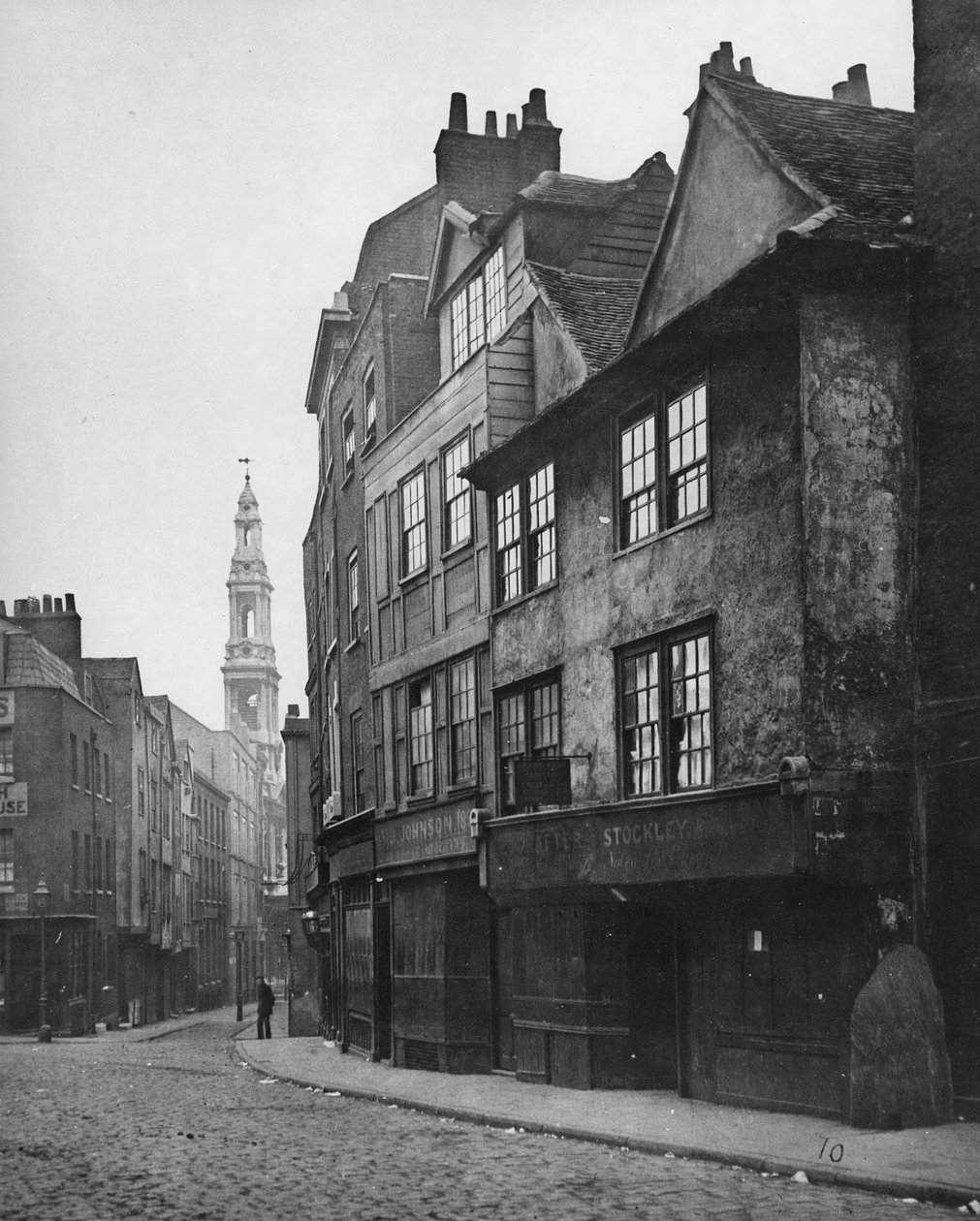 Drury Lane, kijkend naar het zuiden en de toren van St. Mary-le-Strand, c.1876 door Alfred and John Bool