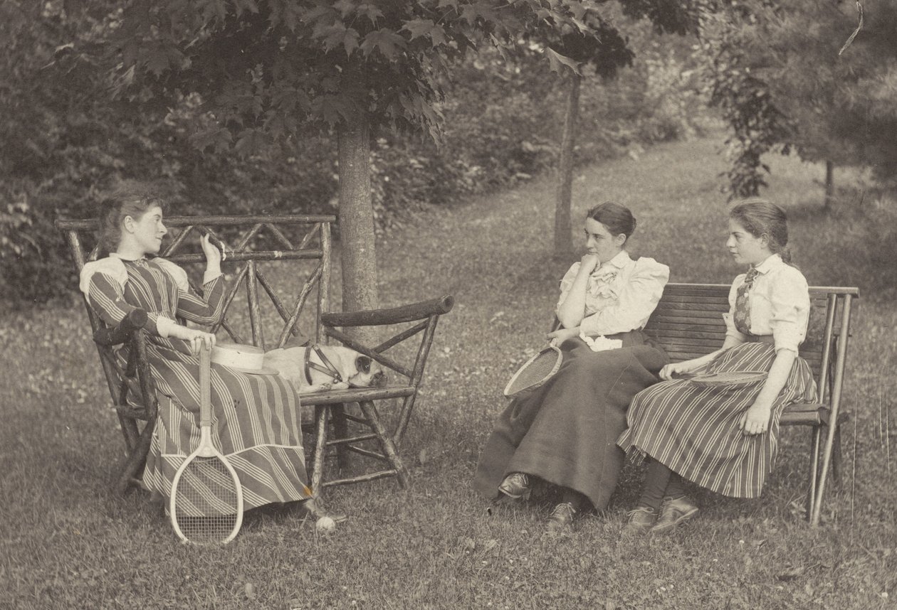 Emmy Obermeyer, Agnes Stieglitz en Flora Small in Oaklawn door Alfred Stieglitz