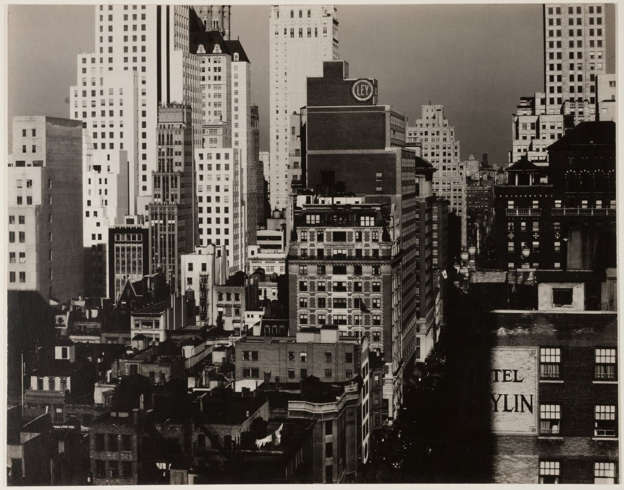 Vanuit mijn raam bij An American Place, noord door Alfred Stieglitz