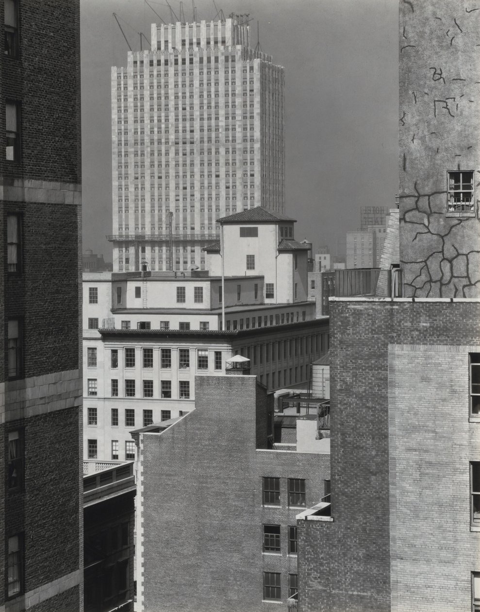 Vanuit mijn raam bij An American Place, Zuidwesten door Alfred Stieglitz