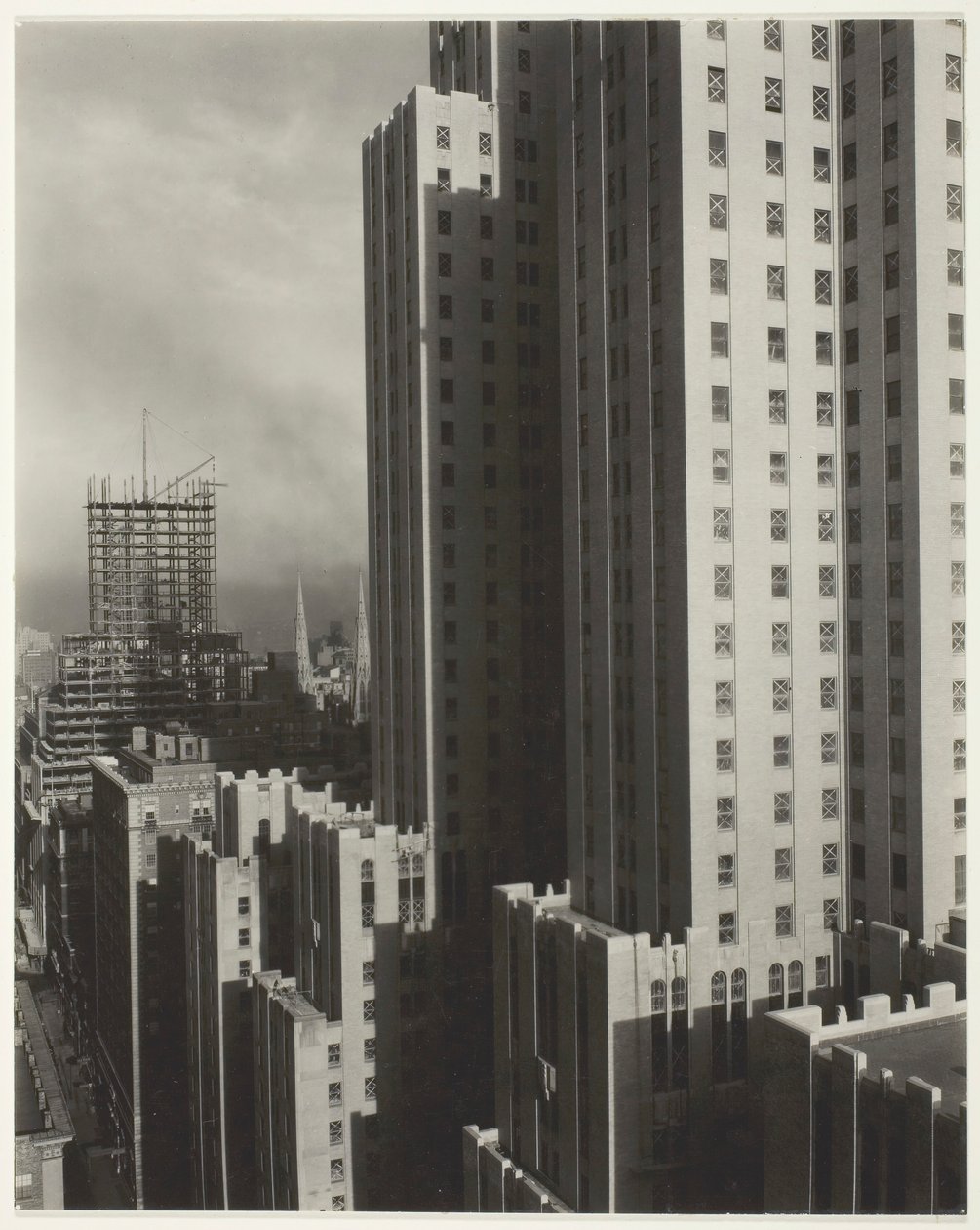 Vanuit mijn raam in het Shelton, West, 1931 door Alfred Stieglitz