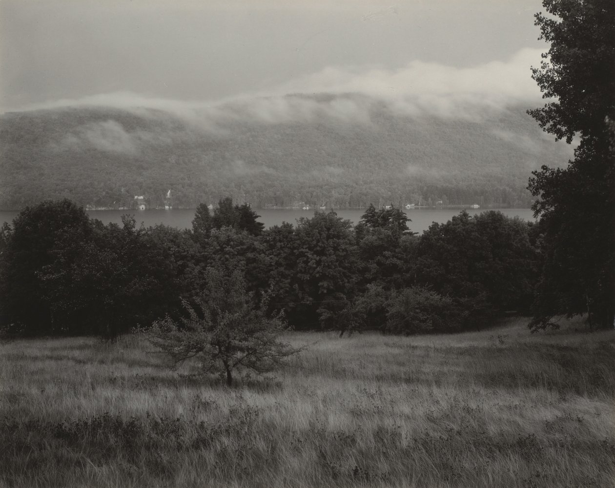 Lake George vanaf de heuvel door Alfred Stieglitz