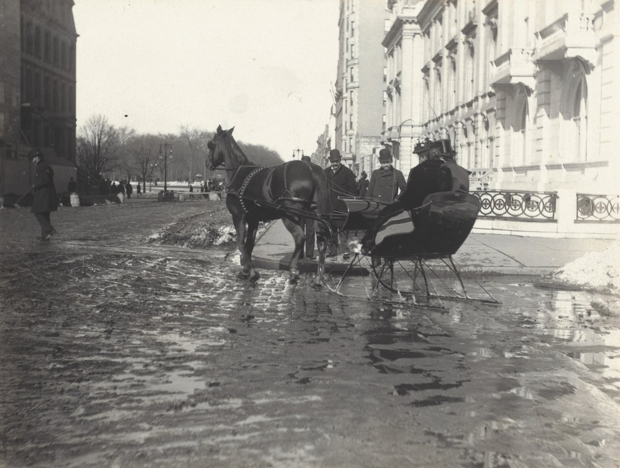 Zondag, Fifth Avenue en 57th Street, New York door Alfred Stieglitz