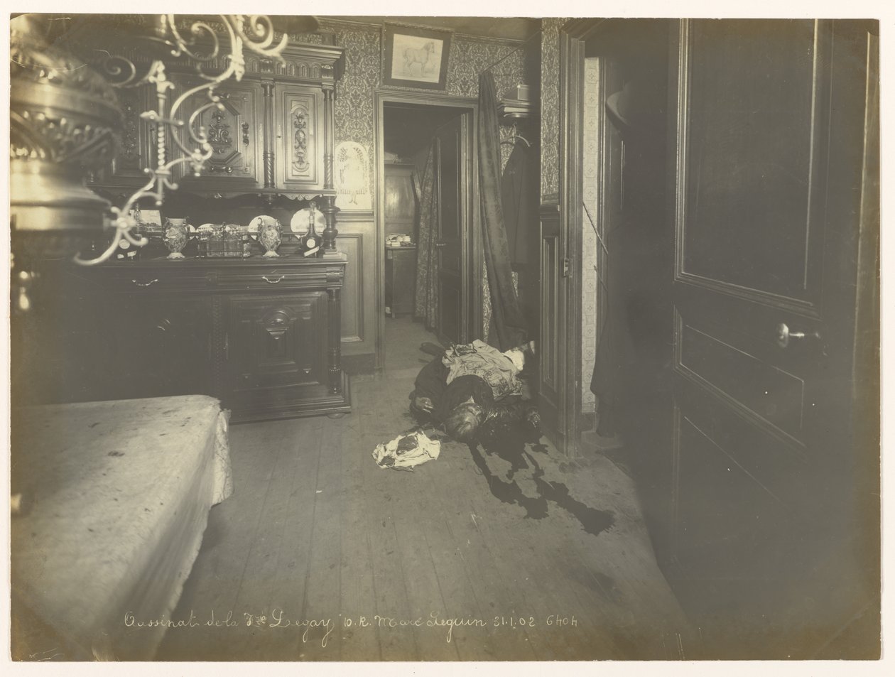 Zicht op de eetkamer waar het lichaam werd ontdekt door Alphonse Bertillon