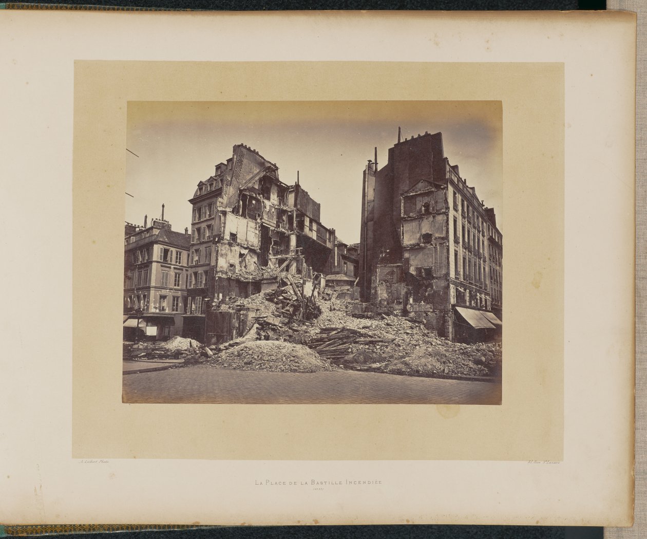 De brandende Place de la Bastille. door Alphonse J. Liébert