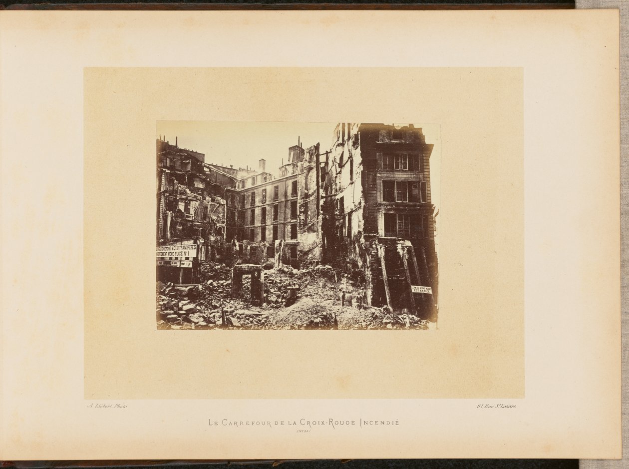 Het Rode Kruis-centrum is in brand gestoken. door Alphonse J. Liébert