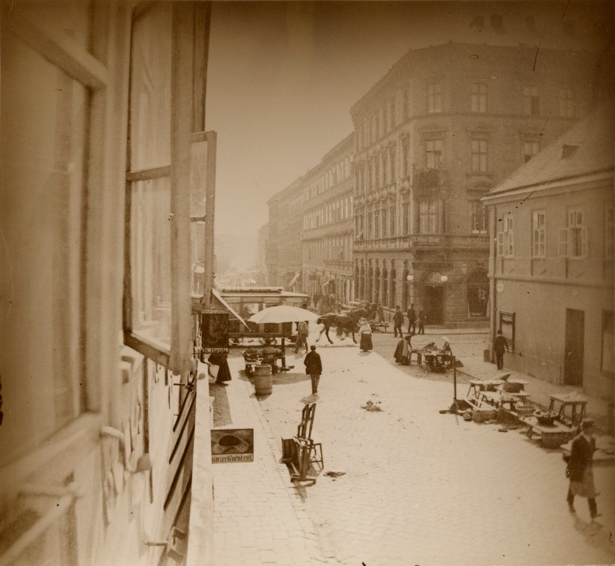 Uitzicht vanuit het raam van Muchas appartement, nabij Amalienstrasse, München, 1886 door Alphonse Mucha