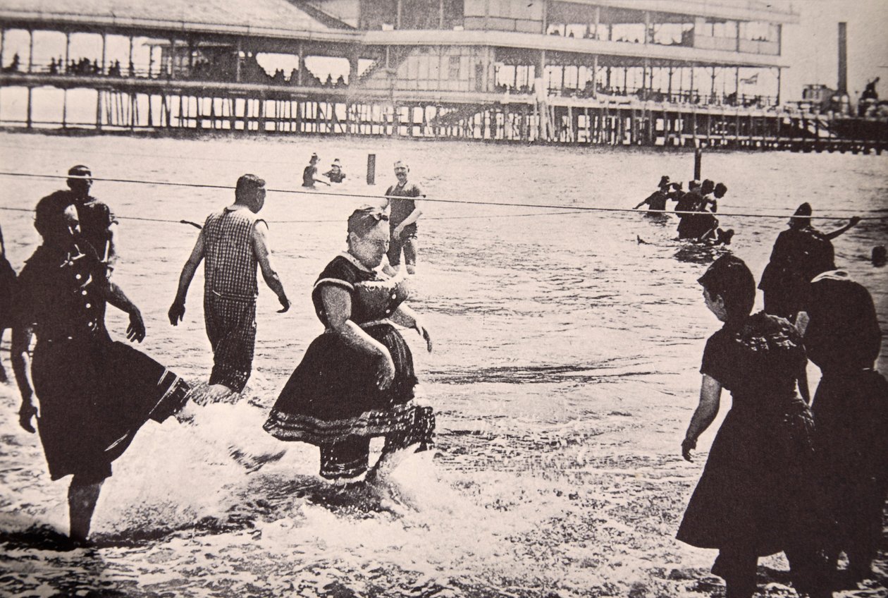 Een Amerikaanse badplaats, ca. 1890 door American Photographer