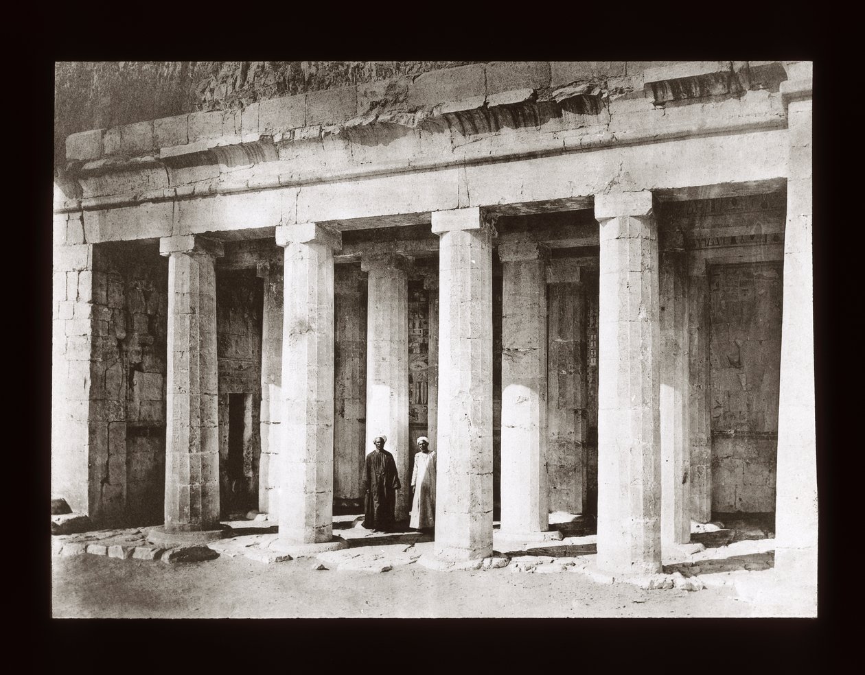 Gevel van de Kapel van Anubis, Grote Tempel in Deir El-Bahri door American Photographer