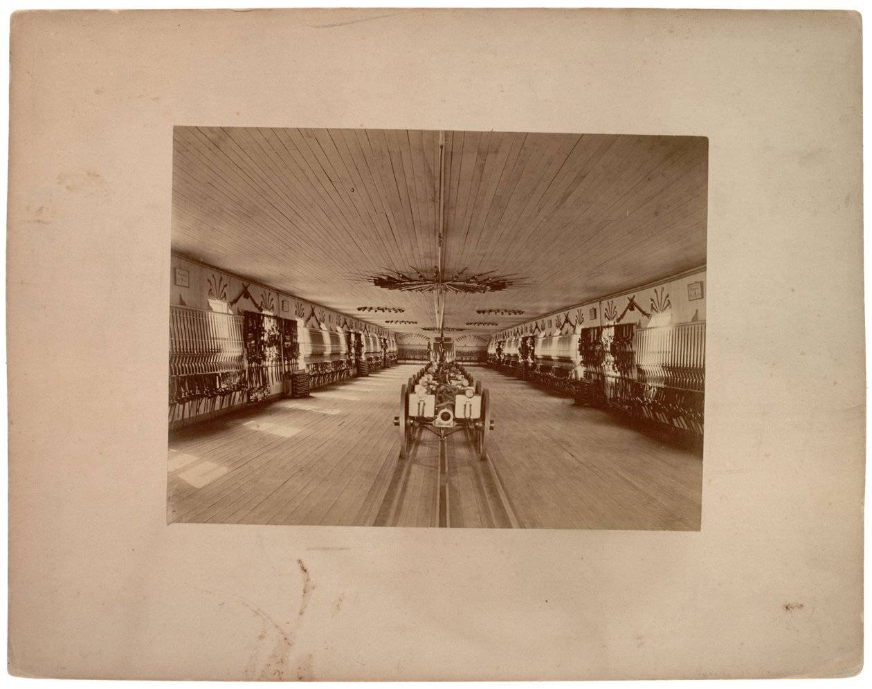 Binnenkant van Armward, ca. 1870 door American Photographer