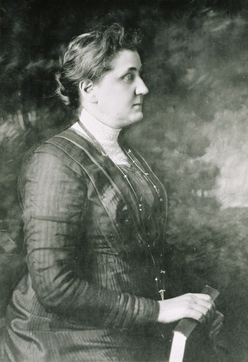 Jane Addams met een boek, 1913 door American Photographer
