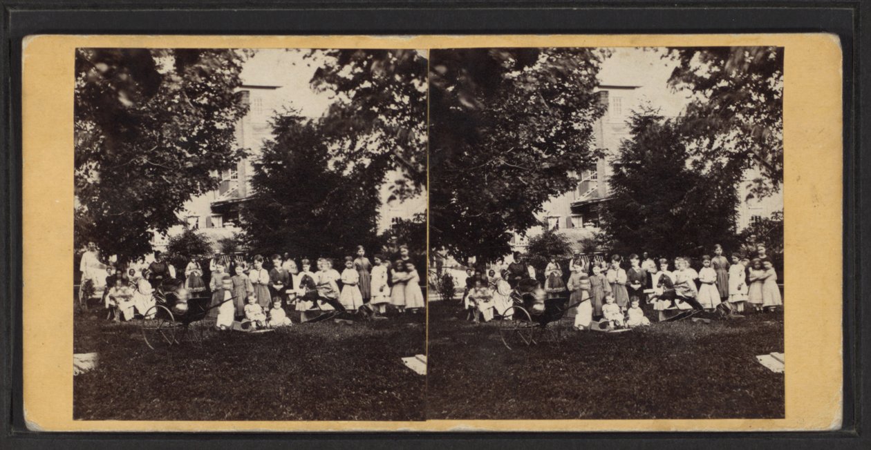 Kinderen en speeltuin, Oneida Community, New York State door American Photographer
