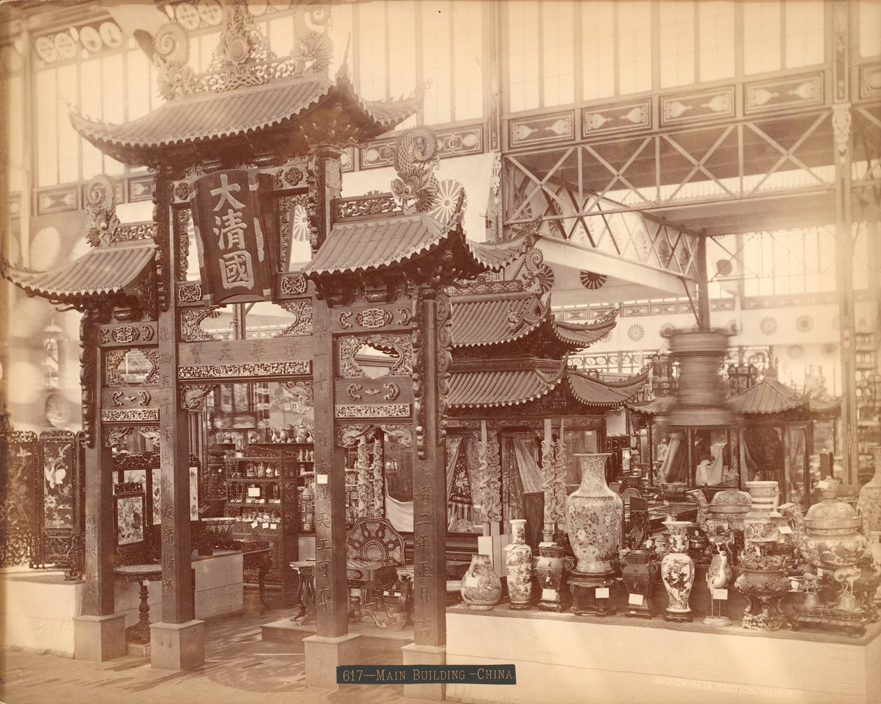 Chinese Sectie, Hoofdgebouw, Centennial International Exhibition, Philadelphia, 1876 door American Photographer