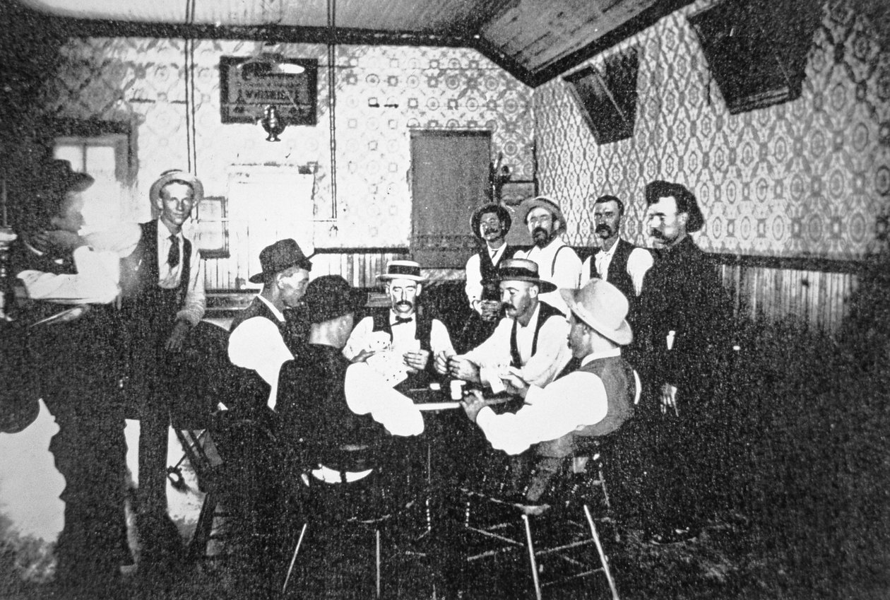 Kaarten spelen in een Western saloon, c.1900 door American Photographer