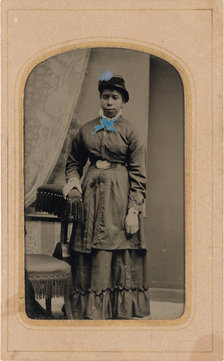 Portret van een vrouw,c. 1880 (foto) door American Photographer