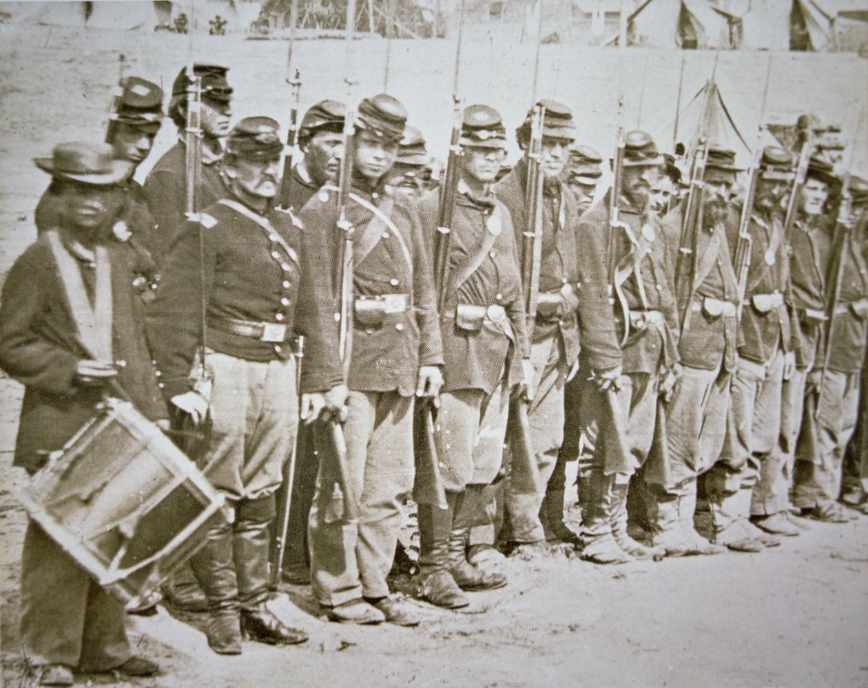 Het Zesde Maine Infanterieregiment van het leger van de Unie, op parade na de Slag bij Fredericksburg door American Photographer