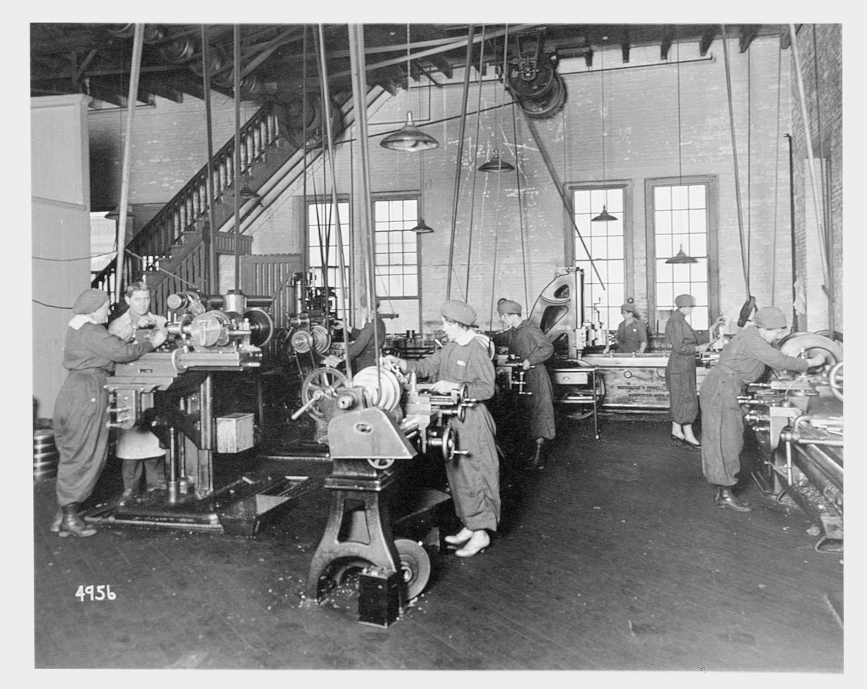Vrouwen die in fabrieken werken tijdens de Eerste Wereldoorlog, c.1917 door American Photographer
